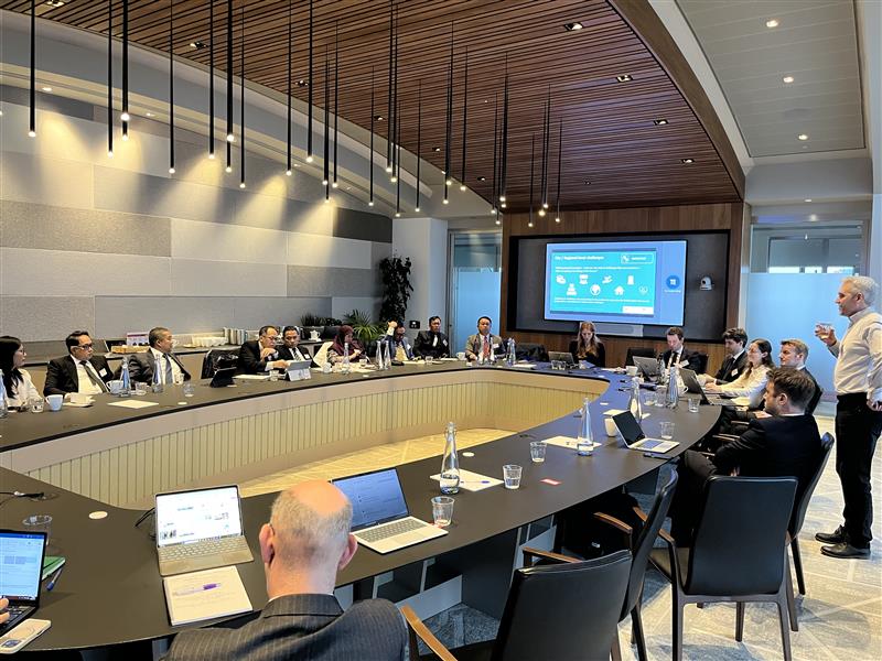 TfL presents at UK rail mission for Indonesia as part of GCIEP